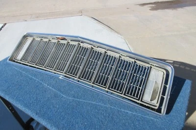 1975 1976 Plymouth Fury GRILL Foto 1 de 4