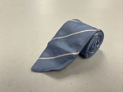 Corbata de cuello de seda a rayas azul claro Burberry para hombre $325 Foto 1 de 4