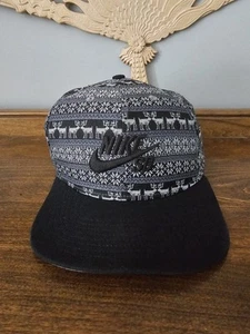 Nike SB Reindeer Snowflake Winter Print Skateboarding Hat Snapback 742140-010 - Picture 1 of 8