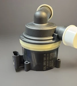 VOLKSWAGEN VW AMAROK 2011 TO 2022 AUXILIARY WATER COOLANT PUMP 03L965561A NEW - Picture 1 of 3
