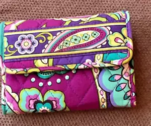 Vera Bradley Tri-Fold Printed Cloth Wallet ~ NWOT - Picture 1 of 3