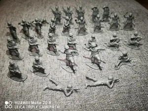 Airfix Toy Soldiers US Paratroopers 1/32 Scale WW2 x 30 - Picture 1 of 3
