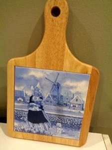 DELFT WARE WOODEN CHEESE CUTTING BOARD WITH HANDPAINTED BLUE TILE HOLLAND 12X7.5 - Picture 1 of 18