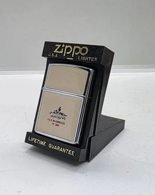 Isqueiro vintage Zippo dos EUA Mc CANDLESSFF 084 + ESTOJO USADO PRECISA DE PEDRA - Imagem 1 de 4