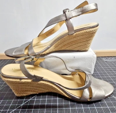 Cole Haan Cuero Hebillas Superiores Zapatos Cuña Metalizado Plata Mujer Talla 9.5B Foto 1 de 4