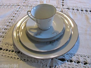 NORITAKE Contemporary China COQUET 2981 DINNER SALAD BREAD PLATE SAUCER TEA CUP - Picture 1 of 3