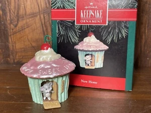 1992 Hallmark Andenken Ornament New Home Maus in Cupcake Home - Bild 1 von 4