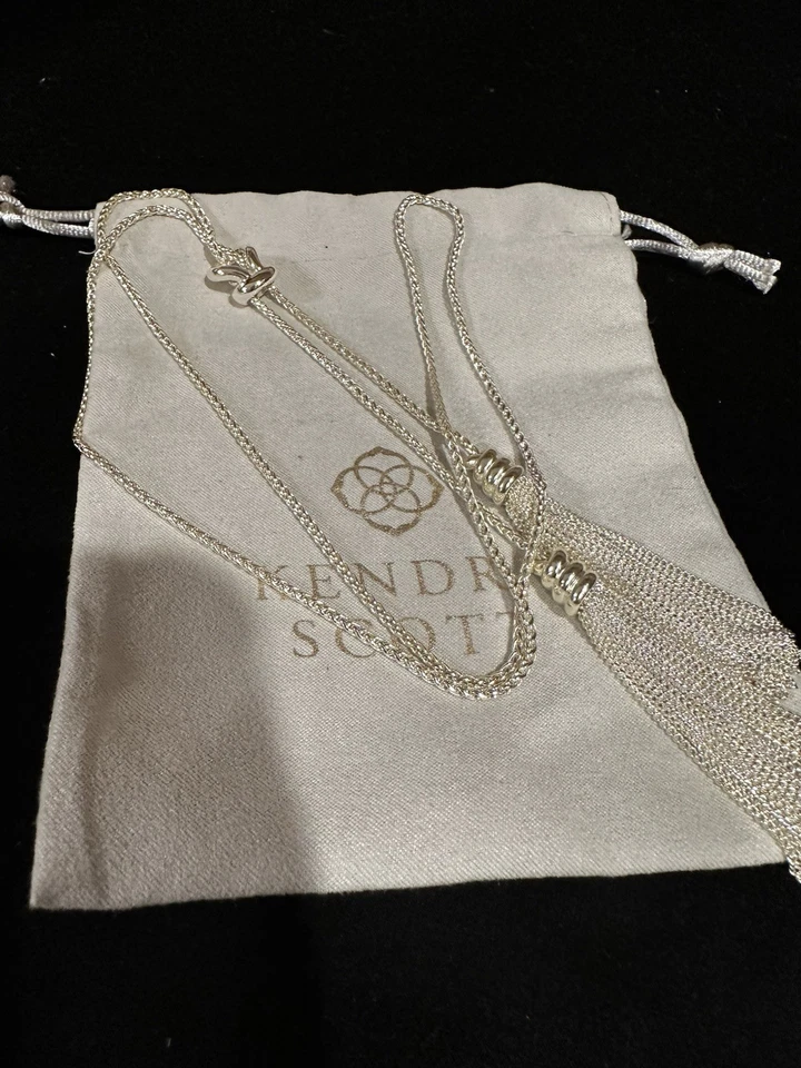 Collar Kendra Scott tono plata con borlas ¡HERMOSO! Foto 1 de 4