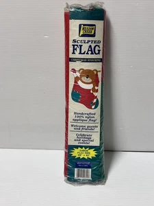 "Oso de peluche vintage medias de Navidad apliques esculpidos bandera de jardín 28"" X 40""" - Imagen 1 de 4