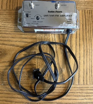 Radio Shack 20dB Signal Amplifier UHF VHF FM 15-1113B Archer 117 VAC 60Hz 3.6WOp - Image 1 of 4