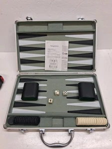 Juego de dados de viaje de aluminio Cardinal Backgammon - Imagen 1 de 8