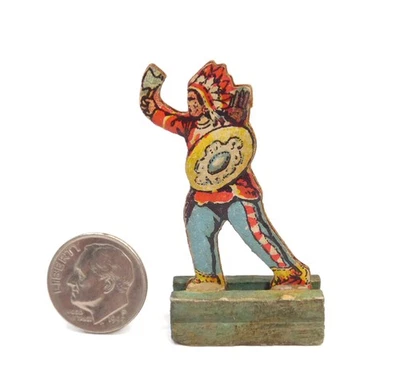 PREMIO CRACKER JACK NATIVO AMERICANO STAND UP CARTÓN Y BASE DE MADERA ALEMANIA Foto 1 de 4