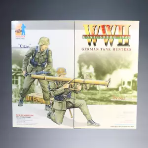 DRAGON MODELS WWII KONIGSBERG 1945 GERMAN TANK HUNTERS KLEIN+GROSS ACTION FIGS - Picture 1 of 6