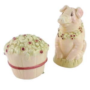 Cherries Jubilee Pink Sitting Pig & Basket of Flowers Salt & Pepper Shakers Set - Imagen 1 de 11