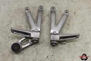 Juego de estriberas traseras derecho izquierdo Yamaha YZF R6 2001 E13 - Imagen 1 de 3