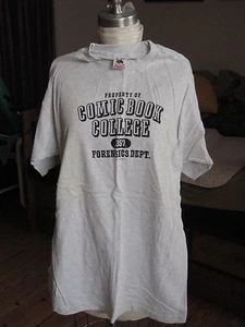 Camiseta PROPIEDAD DE COMIC BOOK COLLEGE .357 DEPARTAMENTO FORENSE - XL - Gris - Imagen 1 de 1