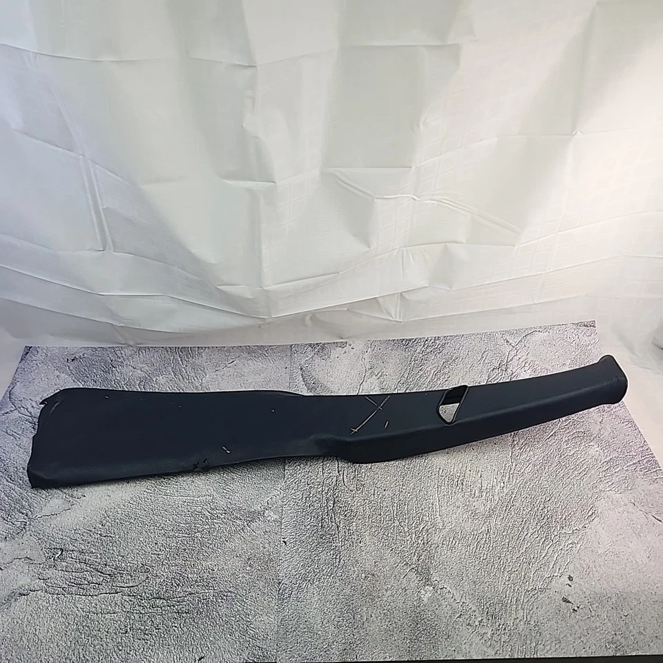 Borde pilar derecho pasajero Mercedes-Benz W123 azul marino 240D 300D 280E 200D Foto 1 de 4