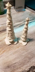 De colección Dept56 Snowbabies Pinos Bisque Cerámica Brillante Set 2 RETIRADO/RARO 8.5”/6.25” - Imagen 1 de 7