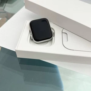 Apple Watch SE 40mm Argent GPS (A2351) - Ne fonctionne pas / Pour pièces - Boîte incluse - Photo 1 sur 10