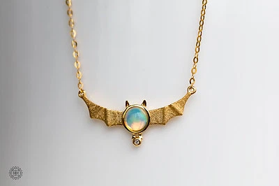 Очаровательный летучая мышь дизайн натуральный австралийский опал и бриллиант ожерелье 18K желтое золото - Изображение 1 из 4