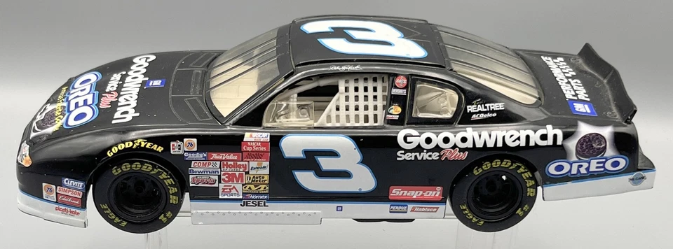 NASCAR Dale Earnhardt #3 Oreo GM Goodwrench 2001 Monte Carlo Hasbro Foto 1 de 4