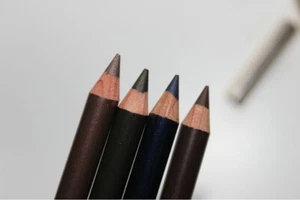 CLARINS CRAYON KOHL LONG-LASTING EYE PENCIL - CHOOSE YOUR COLOR !! - Picture 1 of 6