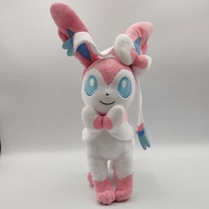 Peluche Pokemon Centro SYLVEON Poké - 11 1/4 di pollice - Foto 1 di 9