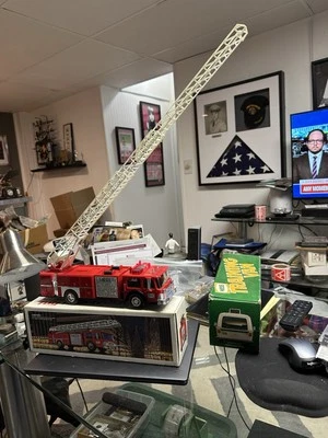 Banco de camión de bomberos de juguete Hess 1986, nuevo en caja con embalaje original, ¡las luces funcionan! Foto 1 de 4