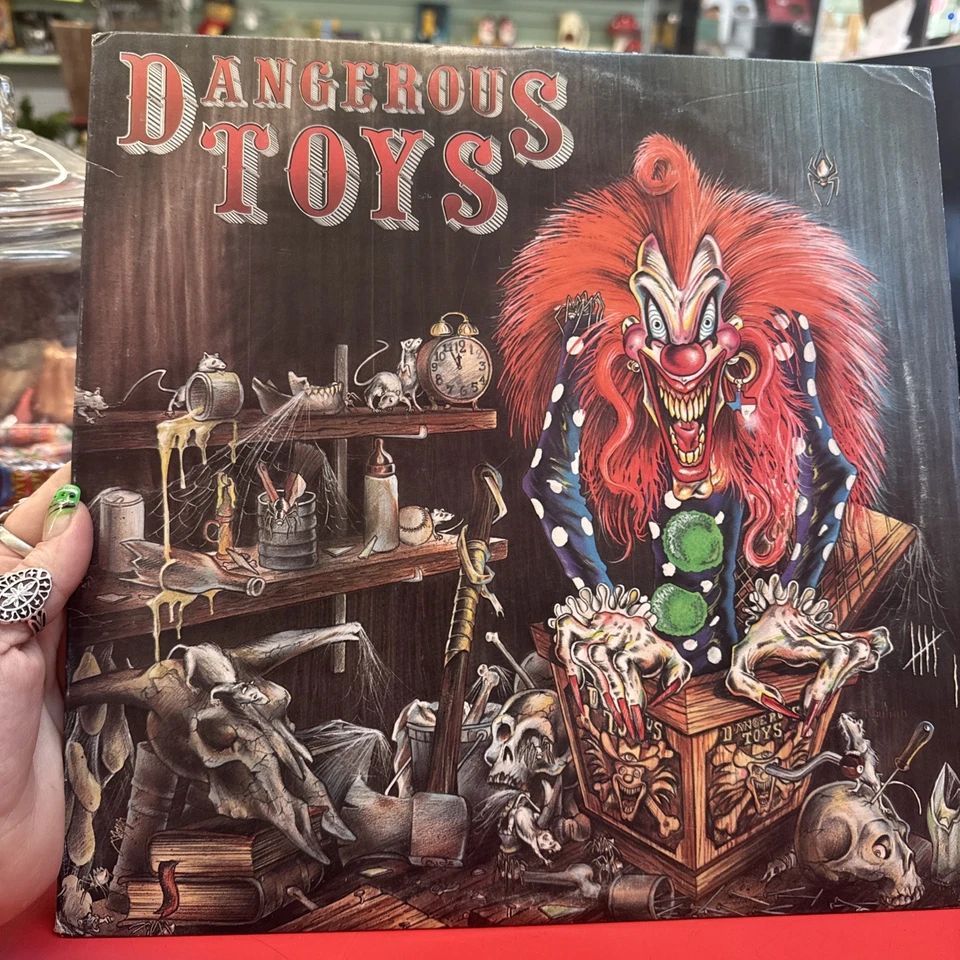 Dangerous Toys - Dangerous Toys / 1st Press Excellent - 1989 - FC 45031 US - Image 1 of 4
