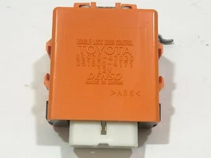 UNIDAD MÓDULO DE CONTROL PUERTA DOBLE CERRADURA TOYOTA PRIUS 2010 ECU 85970-47020 / 2009-15 - Imagen 1 de 5