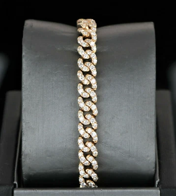 Brazalete de cadena de eslabones cubanos de diamantes redondos pavé de 5,50 quilates de oro amarillo de 10 quilates de $14.500 Foto 1 de 4