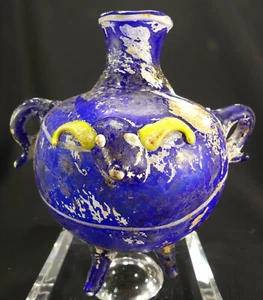 Translucent Blue Glass Ram's Head Parfümflasche mit polychromen Applikationen - Bild 1 von 9