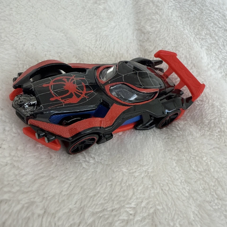 Spider-man Miles Morales Hot Wheels Marvel Spidery Personaje Coche Vengadores 1:64  Foto 1 de 4