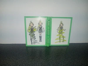 Rainbow High Doll Jade Hunter Fantastic Fashion Portfolio And Sketches - Picture 1 of 2