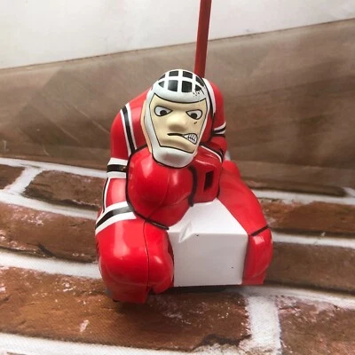 Jugador de hockey MGA Entertainment RC radiocontrolado 1997 - sin mando  Foto 1 de 4