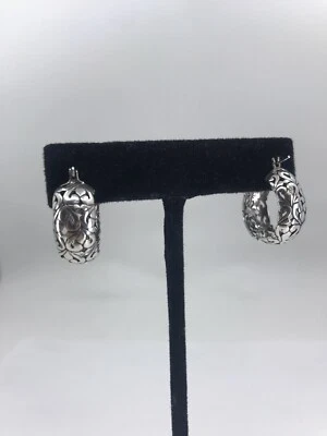 Pendientes a presión de filigrana de plata Jezlaine Huggie Hoops Foto 1 de 4