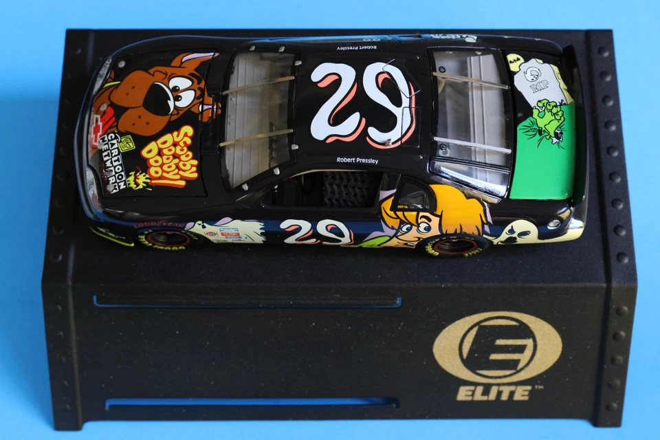 Robert Pressley ELITE #29 Scooby Doo 1997 Monte Carlo 674 of 1200 RCCA 1:24 NEW - Image 1 of 4
