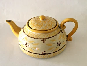 Temptations by Tara Tea Pot Presentable Ovenware Old World Yellow 1.5 One Quart - Picture 1 of 9