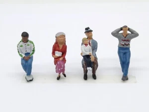 Woodland Scenics Sitting Figures - OO/HO - (Unused) Mint - Picture 1 of 6