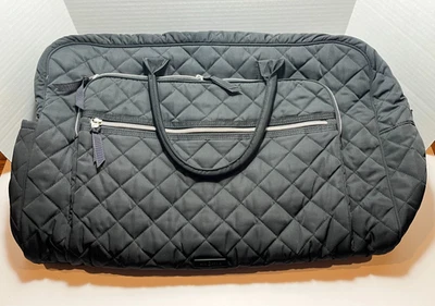 Vera Bradley 黑色绗缝行李袋,8 英寸宽 x 21 英寸长 x 17 英寸高从未使用过 — 第 1/4 张图片