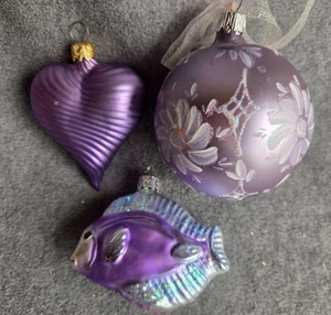 (3) Adornos especiales de vidrio soplado púrpura hechos en Alemania e Italia corazón/pez - Imagen 1 de 7