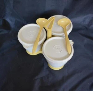 Juego de carrito de condimentos Tupperware vintage 758-21 tapas doradas y 2 cucharas - Imagen 1 de 4