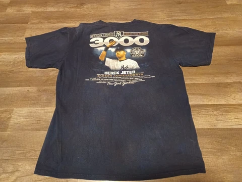 2011 Majestic MLB New York Yankees Derek Jeter 3000 Hit T-Shirt Men's Size XL Cover
