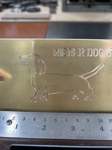 PLACA MAESTRA DE LATÓN WIENER PERRO DACHSHUND GRANDE PARA NUEVA BANDEJA DE FUENTES GRABADORA HERMES - Imagen 1 de 16