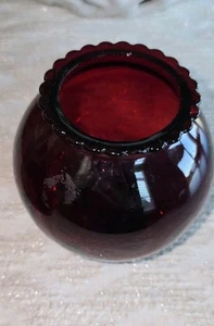 Vintage Vase ANCHOR HOCKING Royal Ruby Scalloped Edge Round Bulbous - Picture 1 of 6