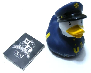 Figura de pato policía Bud Cop incluye folleto y estuche por habitación de diseño - Imagen 1 de 6