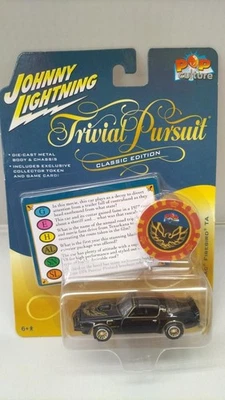 JOHNNY LIGHTNING (noir) avec jeton de poker 1/64 Trivial Pursuit 1977 Pontiac T - Photo 1/4