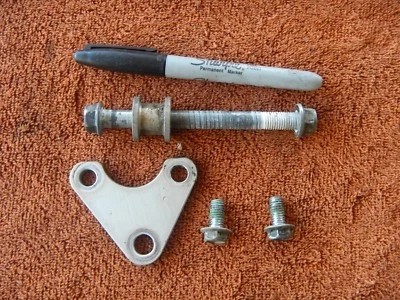 Soporte de perno de montaje del motor superior trasero 1991 91 Suzuki DR350R DR350 DR 350 Foto 1 de 3