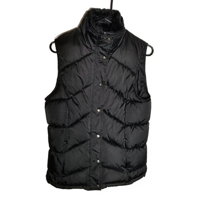 Женский жилет-пуховик Cato средний стеганый на молнии и застежке черный воротник из искусственного меха - Изображение 1 из 4