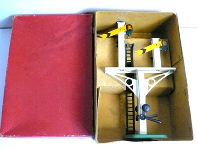 HORNBY SÉMAPHORE N°2   ÉCHELLE "O"  TÔLE   Ht 25cm  ANNÉES 30/40  BEL ÉTAT JAUNE - Photo 1/4